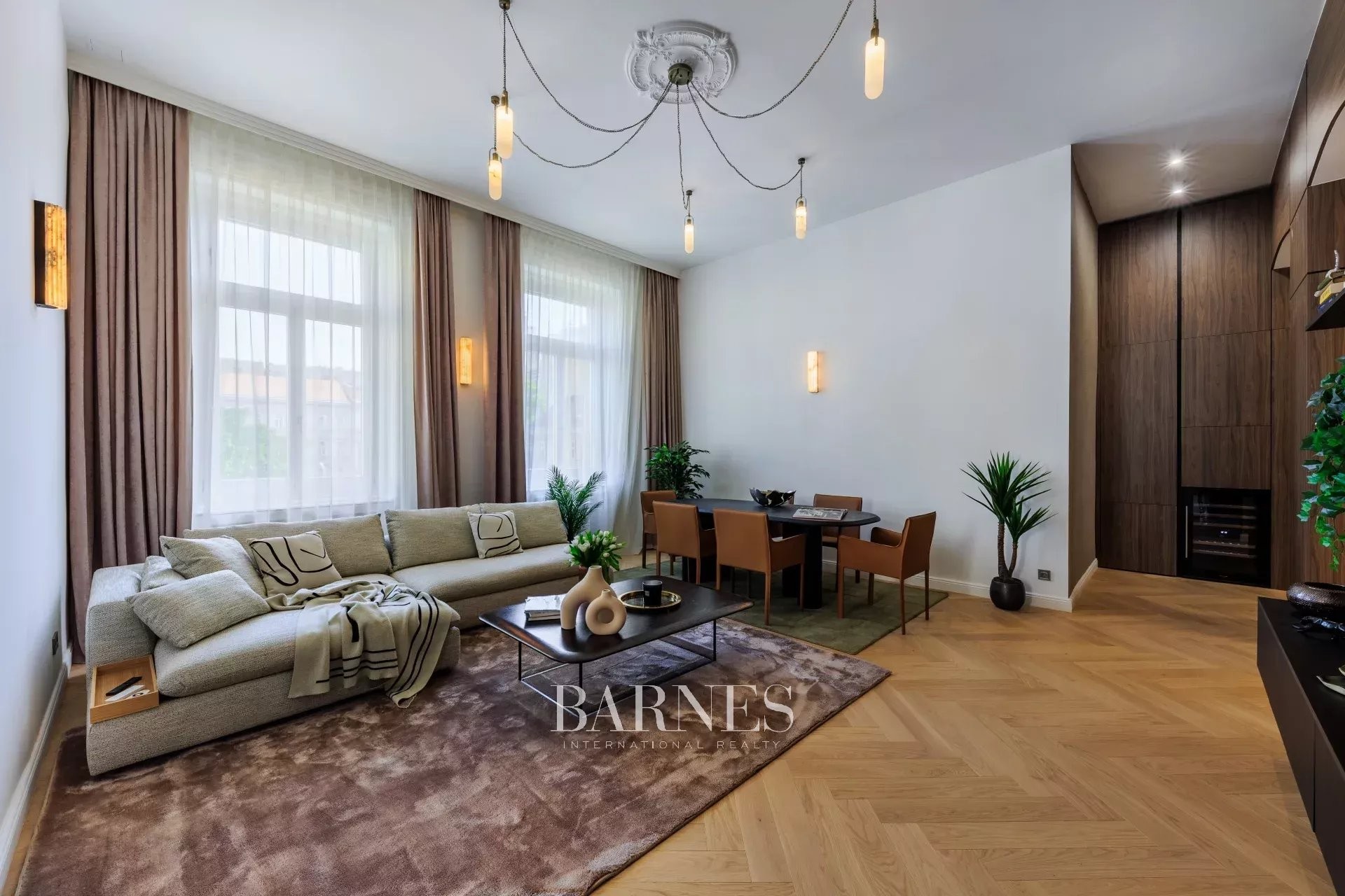 Exceptional Corner Apartment for Sale in the Heart of Budapest, District 5 - picture 5