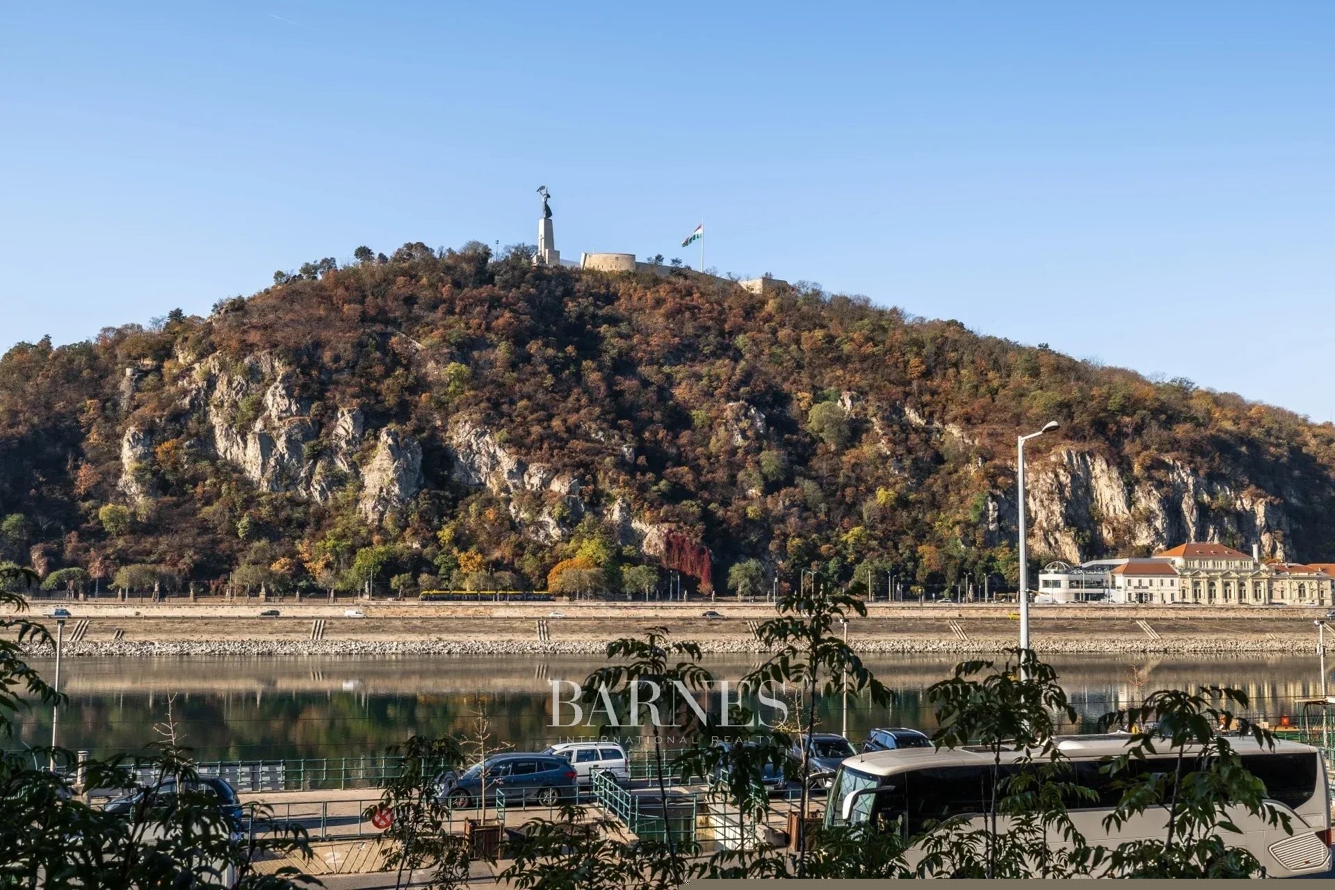 DUNAI PANORÁMÁS, ERKÉLYES LAKÁS A BELGRÁD RAKPARTON - picture 16