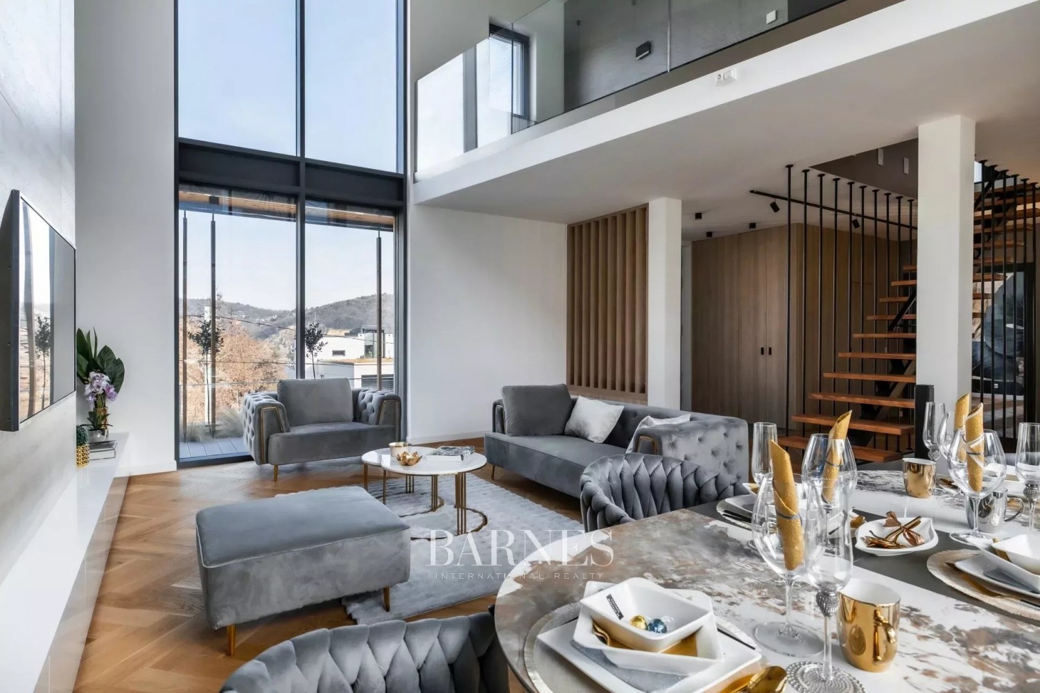 MODERN FAMILY HOUSE WITH SWIMMING POOL AND BEAUTIFUL PANORAMIC VIEW - picture 4