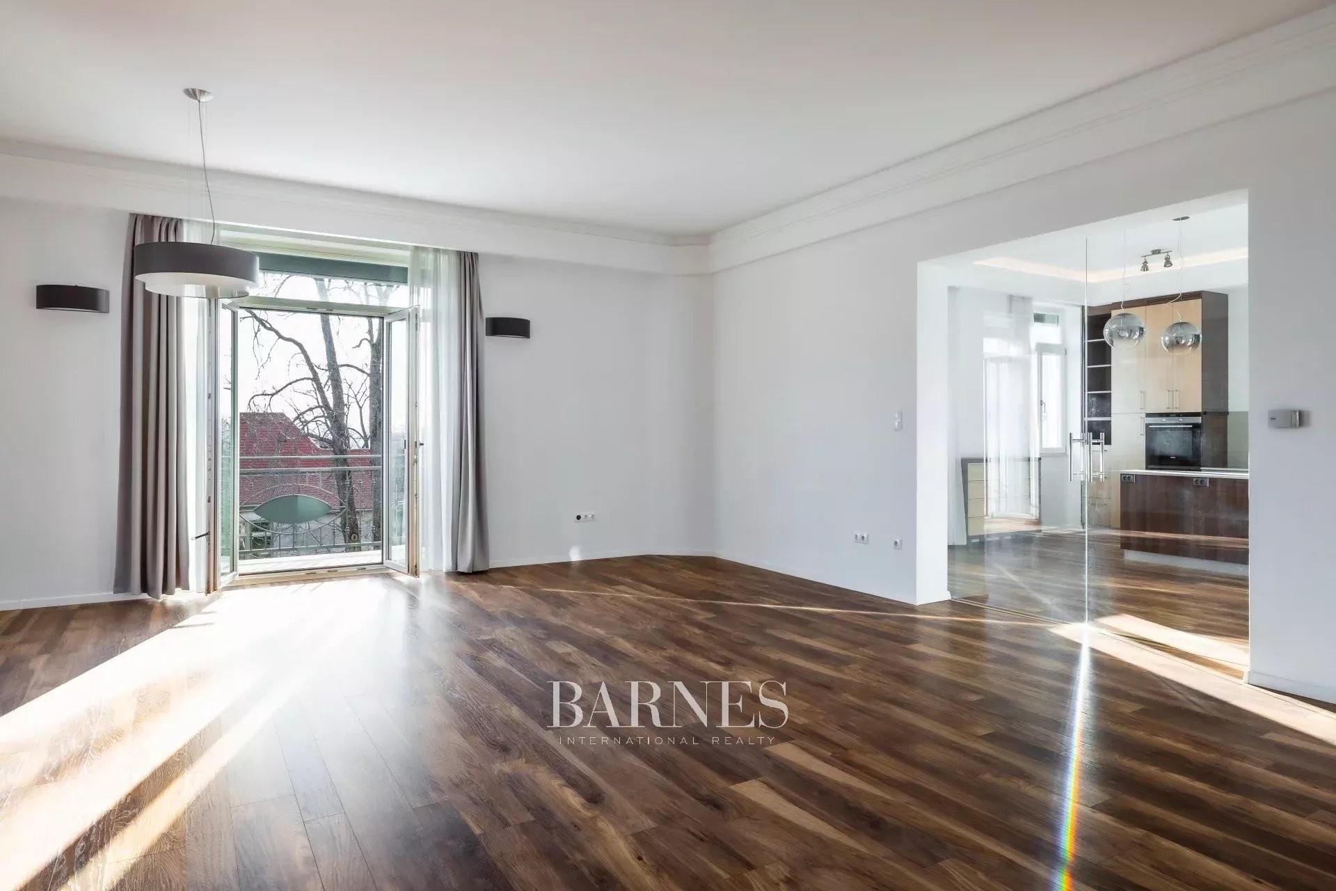 Kiadó: Panorámás, 3 hálószobás villalakás a Gellérthegy egyik csendes utcájában - picture 4