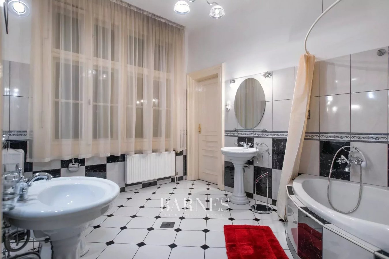 ​Beautifully restored 'true to age' bourgeois residence close to Andrássy Avenue - picture 15