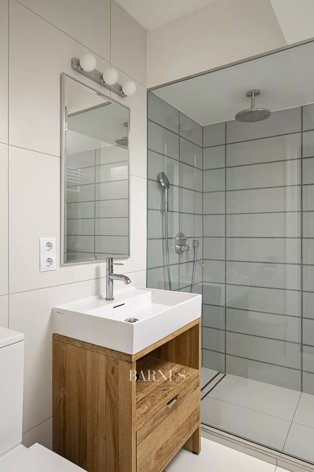 Elegantly renovated listed monument villa in the exclusive villa district of Hárshegy - picture 22