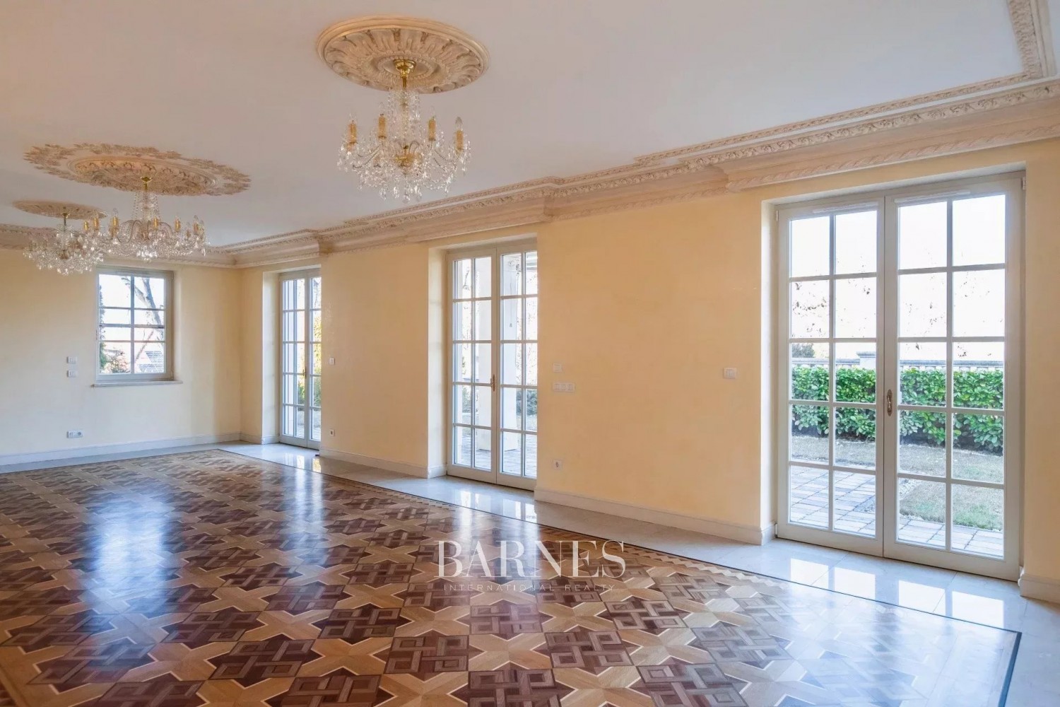 Egyedülálló budai panorámás villa kiadó - picture 8