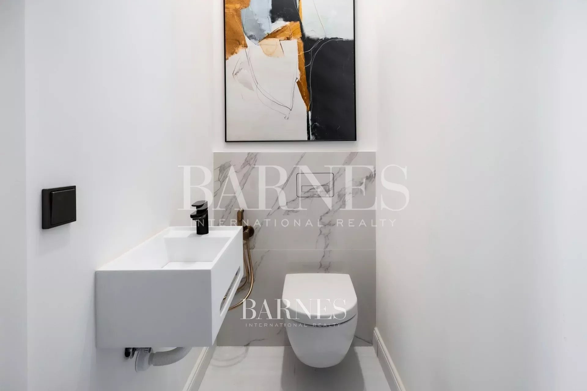 Elegant Two-Bedroom Home with Smart Features on Paulay Ede Street - picture 17