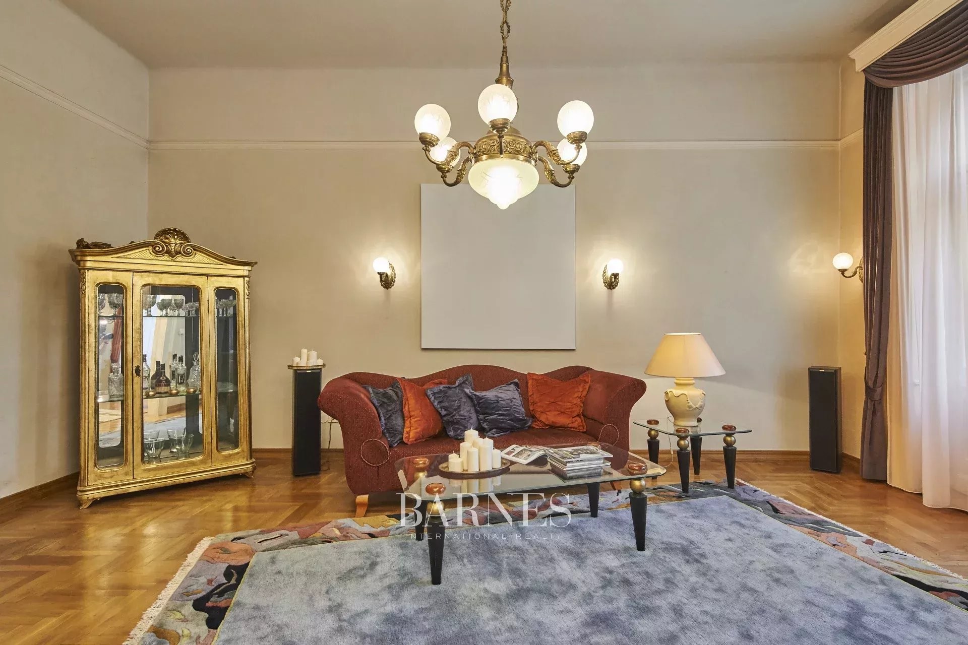 Elegáns nagypolgári lakás kiadó  az Andrássy út és a Bazilika szomszédságában - picture 1