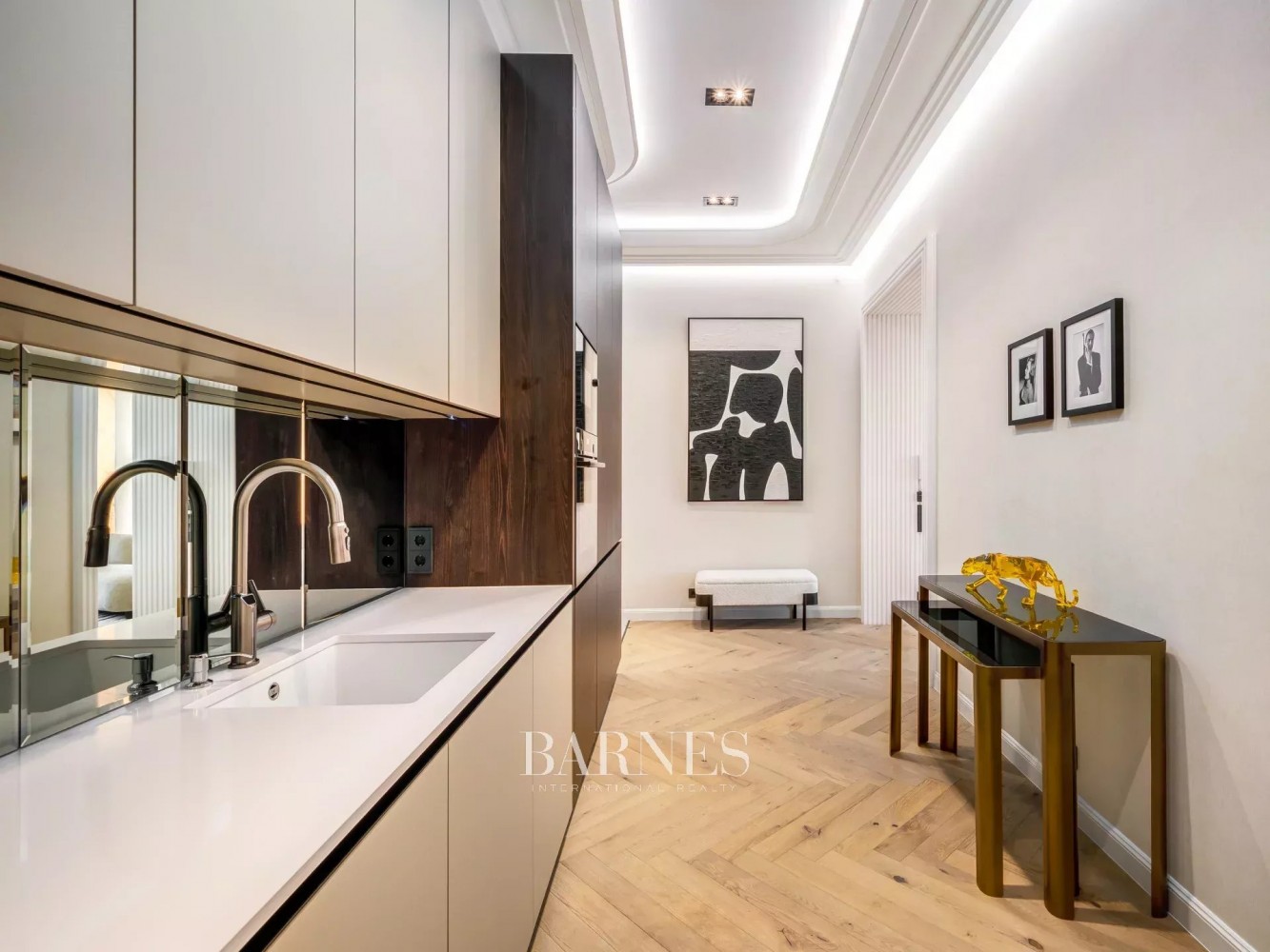 Két hálós, panorámás luxuslakás, kilátással a Bazilikára - picture 7