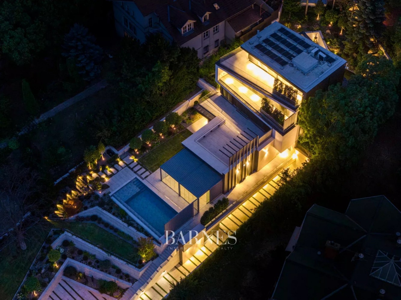 Kulcsrakész, luxus panorámás családi villa a XII. kerületben - picture 24