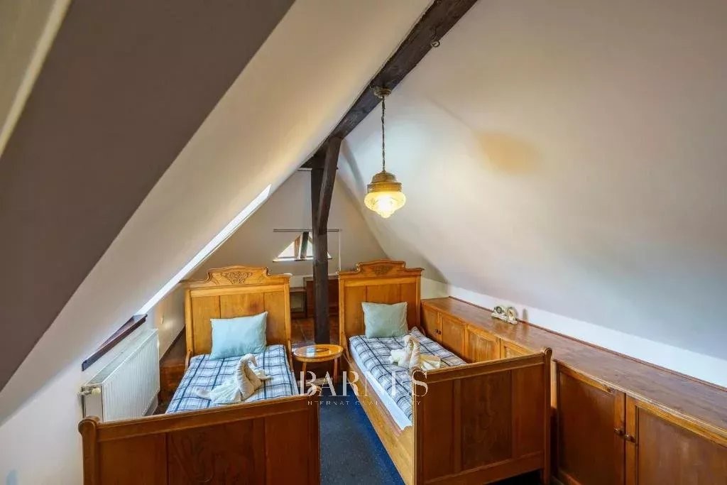 For Rent: An Exceptional Grand-Style Three-Bedroom Penthouse Overlooking Heroes’ Square - picture 17