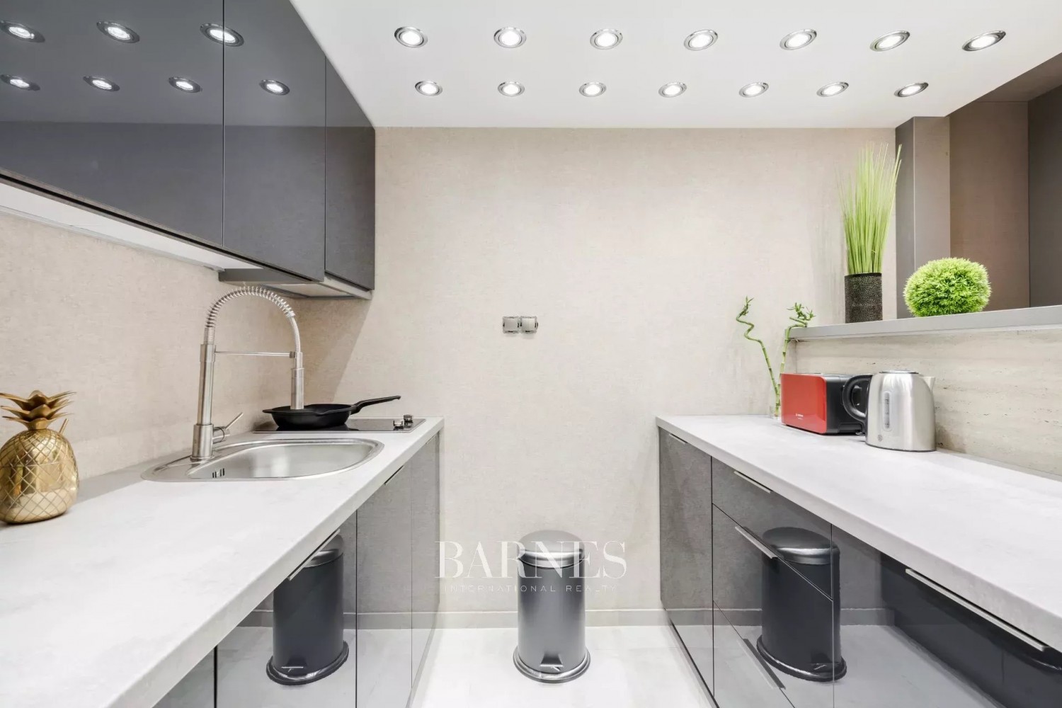 Two Airbnb apartments for sale in the 7th district, with windows facing Dohány Street - picture 24