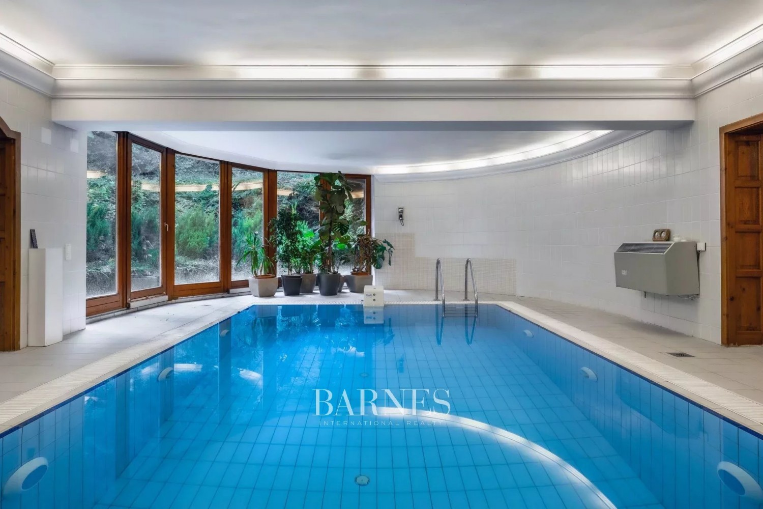 Sustainable Luxury Home with Panoramic City View, Private Garden, Indoor Pool, and Garage - picture 26