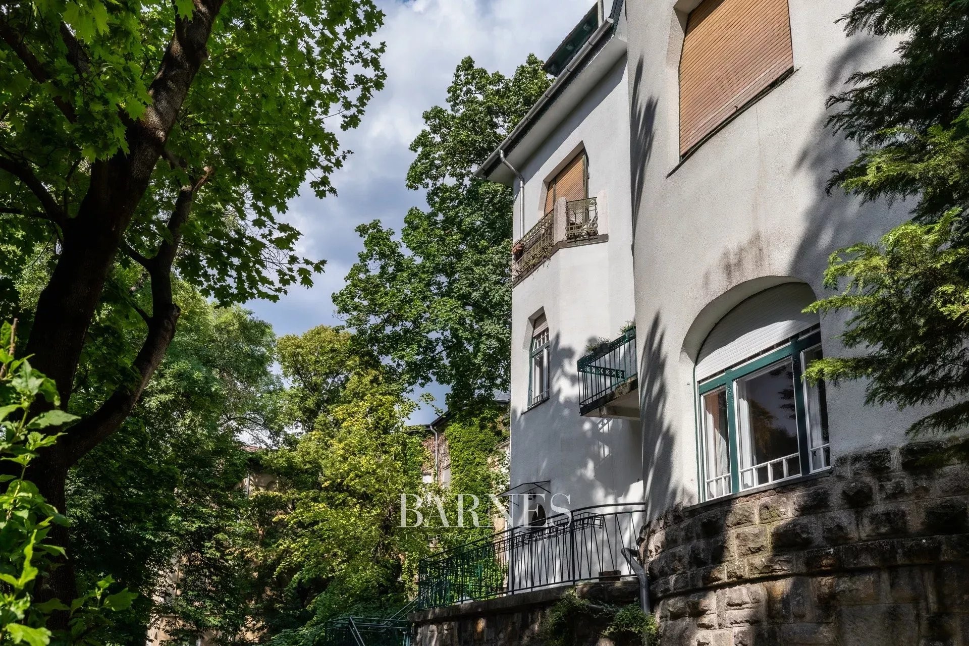 Terrace Apartment with 2 Bedrooms in a Villa Building Near Városmajor - picture 15