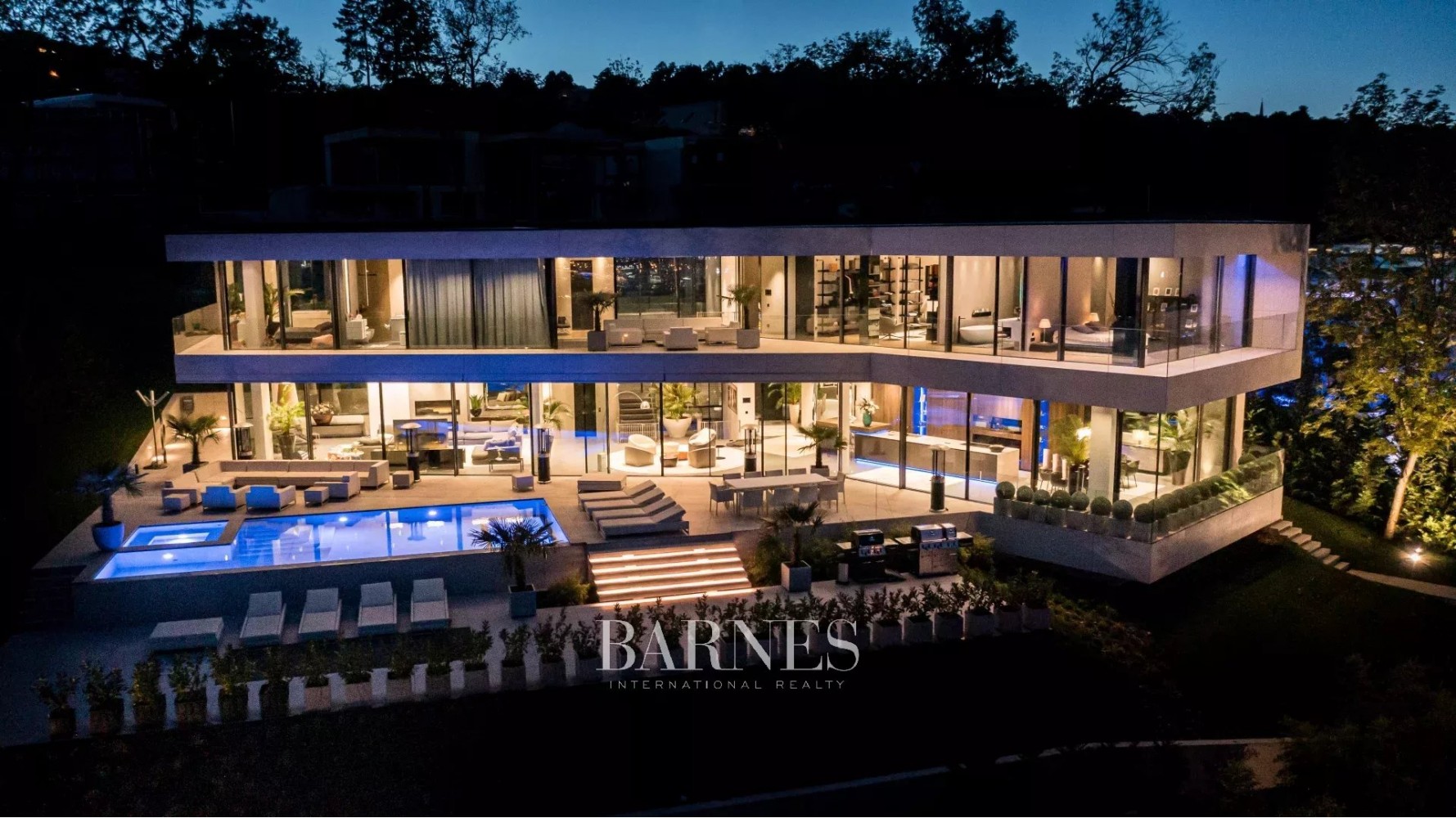 Stunning Villa on Márton Hill with Breathtaking Panoramic View - picture 7