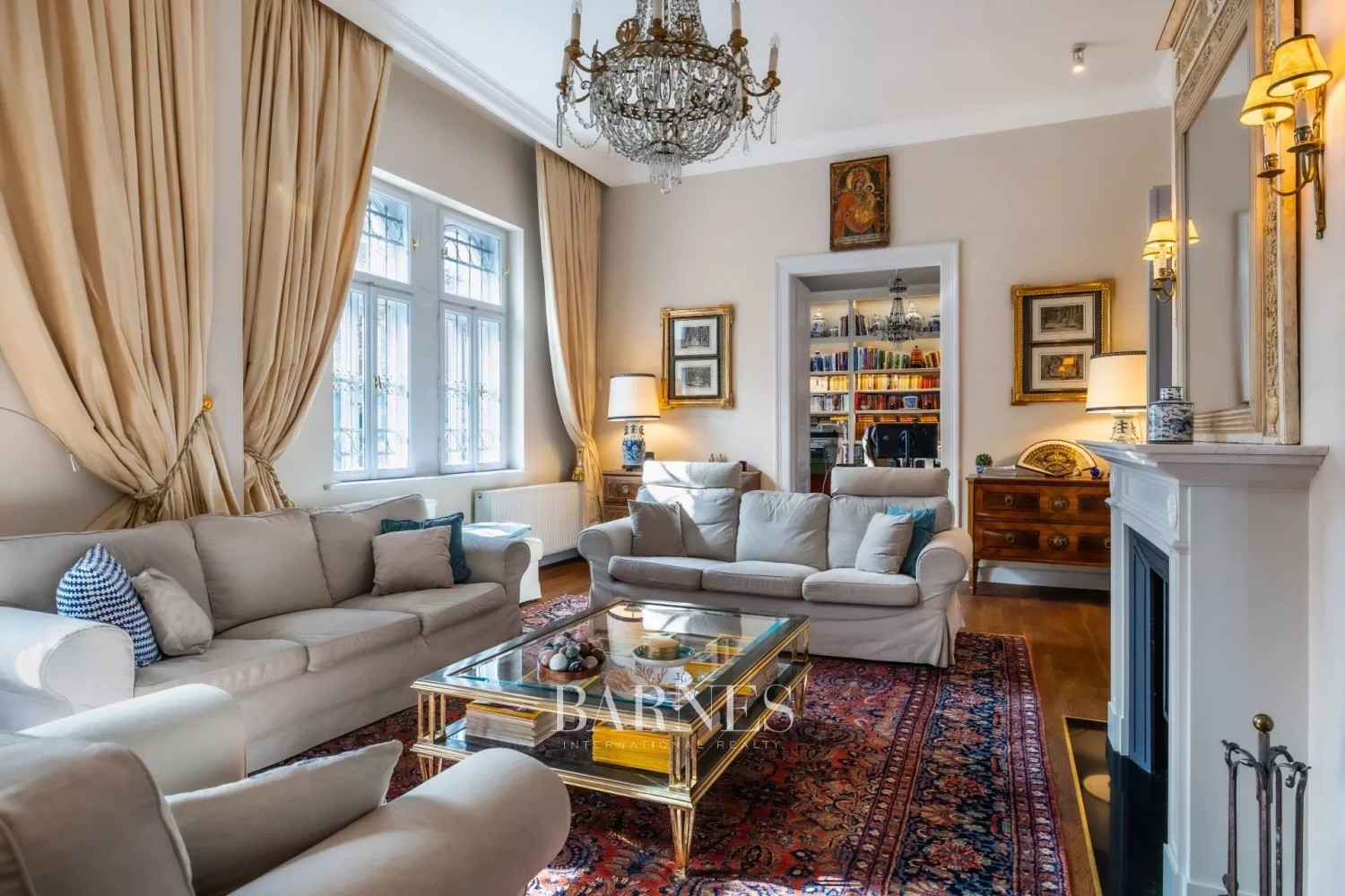 Swiss-Style Villa with Art Nouveau Motifs on Sváb hill - picture 11