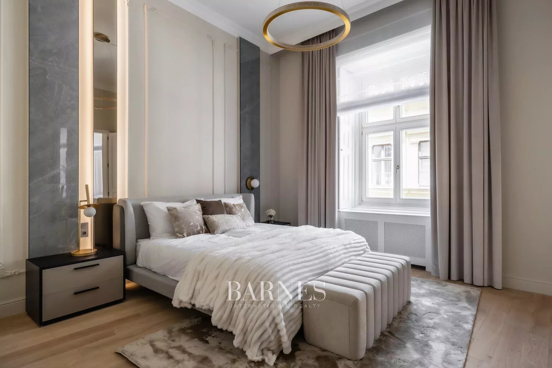 EXCLUSIVE LUXURY APARTMENT ON VÁCI STREET – PREMIUM QUALITY, TIMELESS ELEGANCE - picture 13