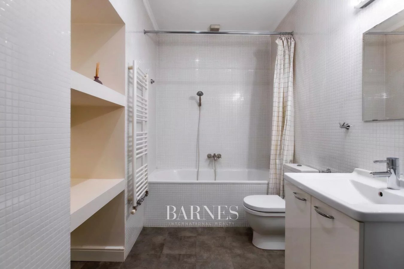 Luxury Apartment in the Heart of Budapest - Exceptional Investment Opportunity - picture 8