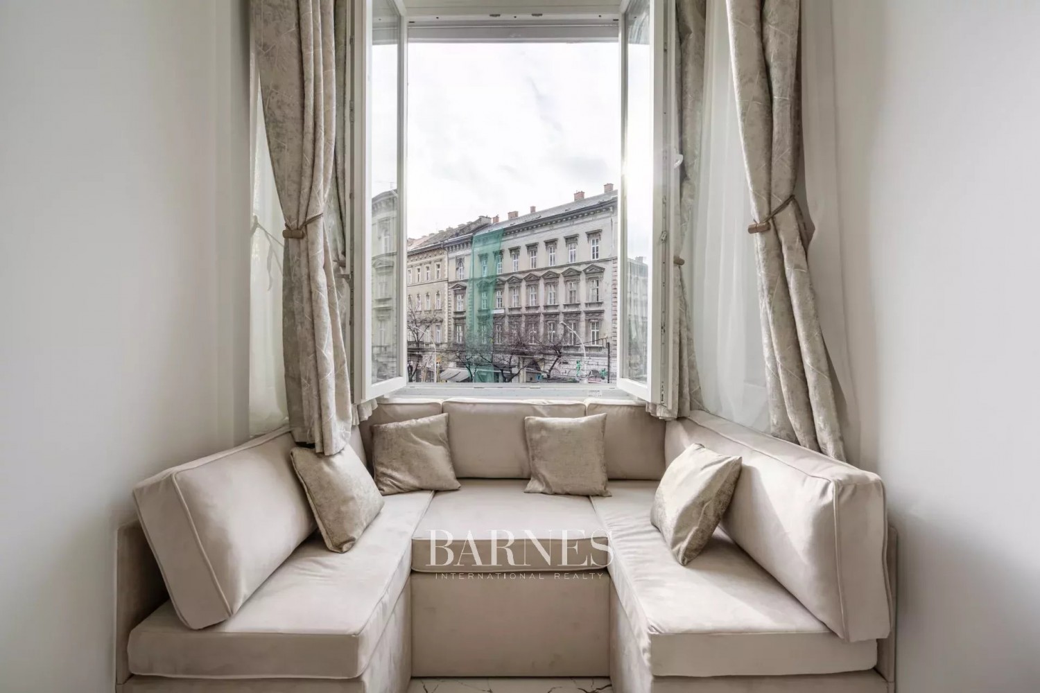 Eladó egy 3 hálós belvárosi lakás vagy egy dupla apartman befektetési lehetőség - picture 9