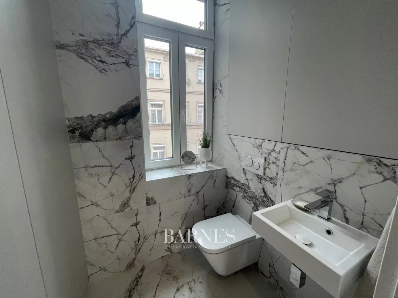 Dunai  panorámás, bútorozott luxuslakás a folyóparton - picture 8