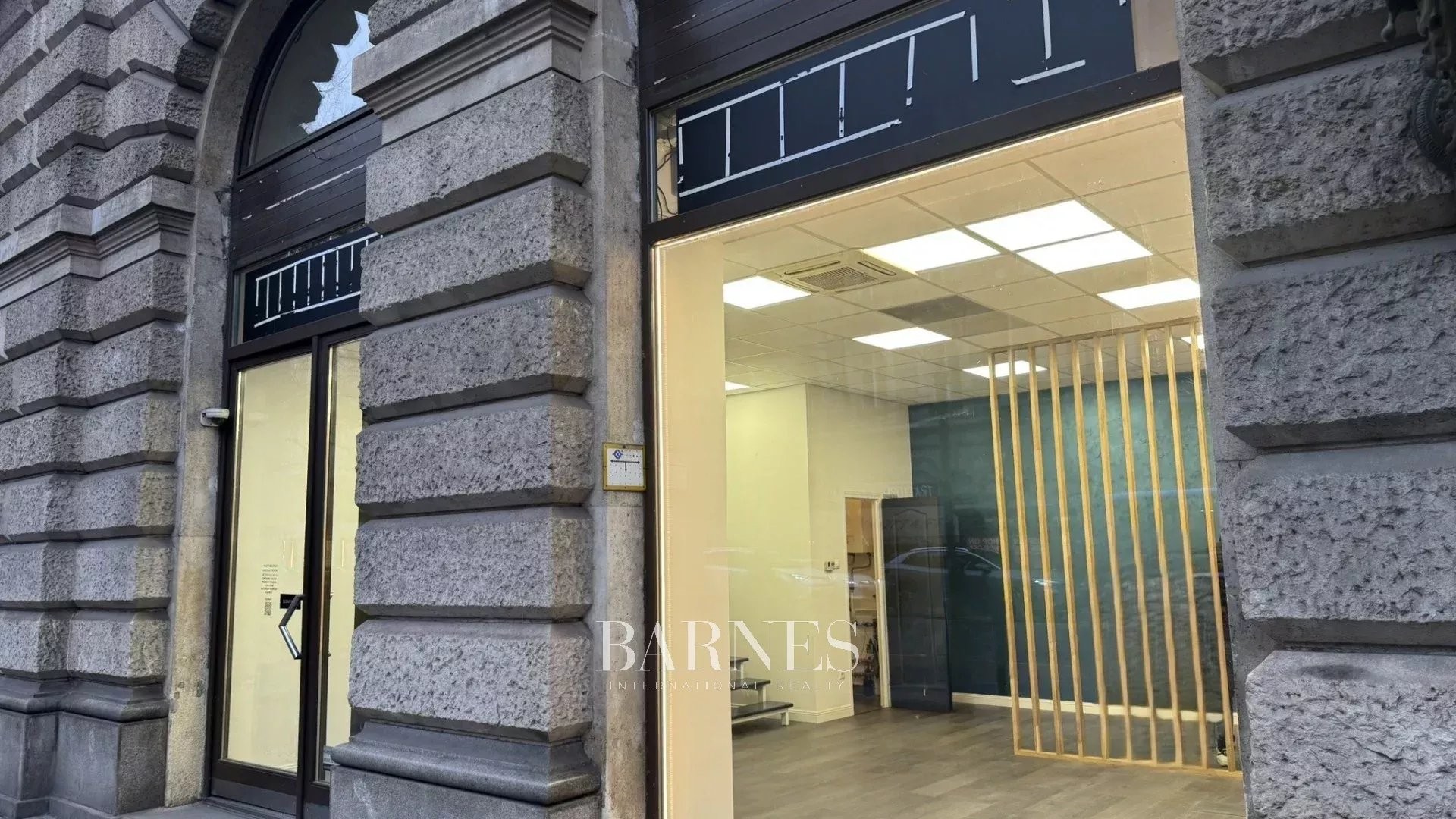 Commercial  Unit for rent at Andrássy Avenue - picture 1