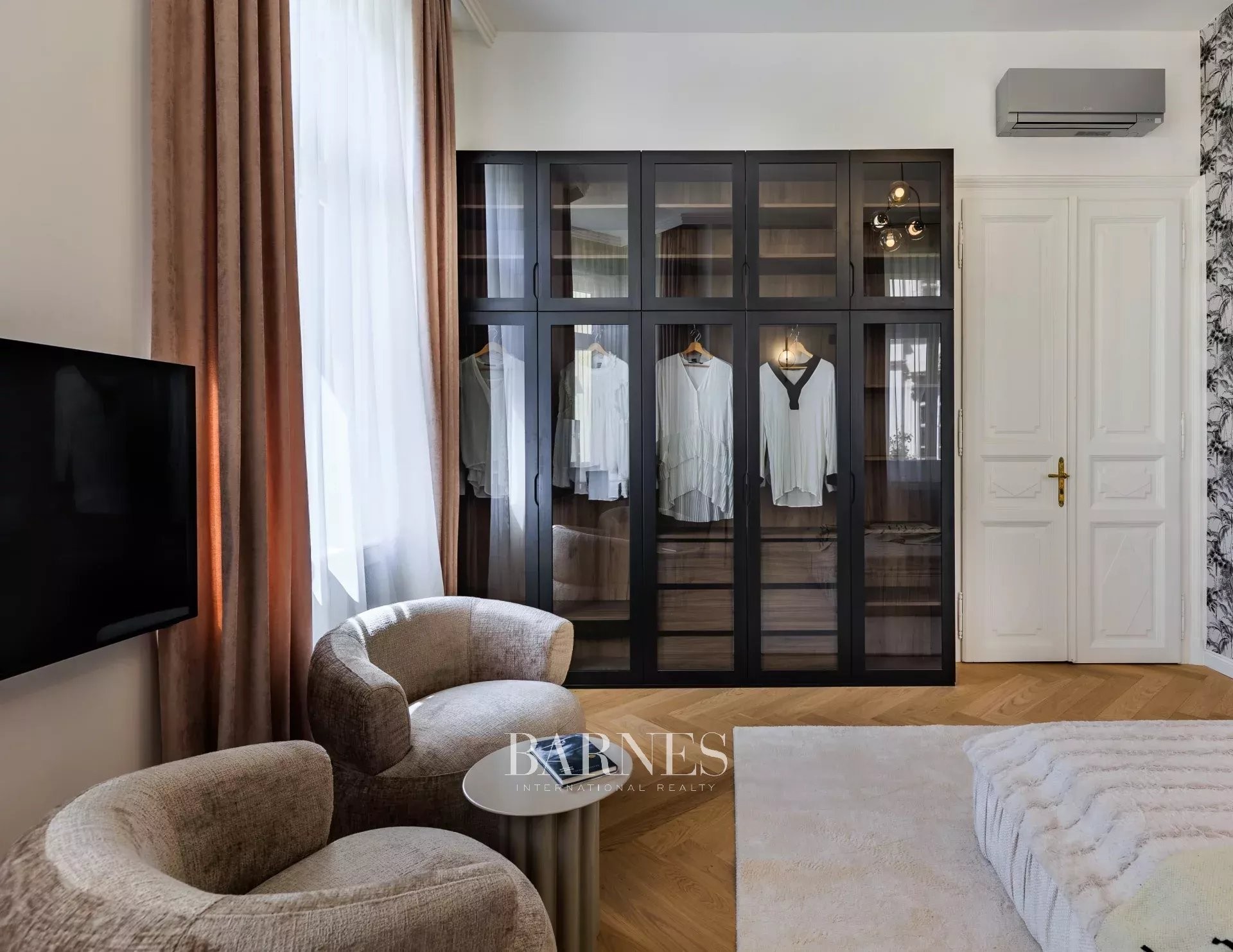 Exceptional Corner Apartment for Sale in the Heart of Budapest, District 5 - picture 16
