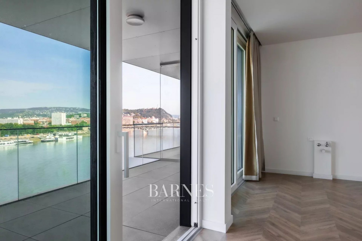 Infinity Residence: eladó 3 hálós luxus, dunai panorámás apartman pazar terasszal a város felett - picture 5