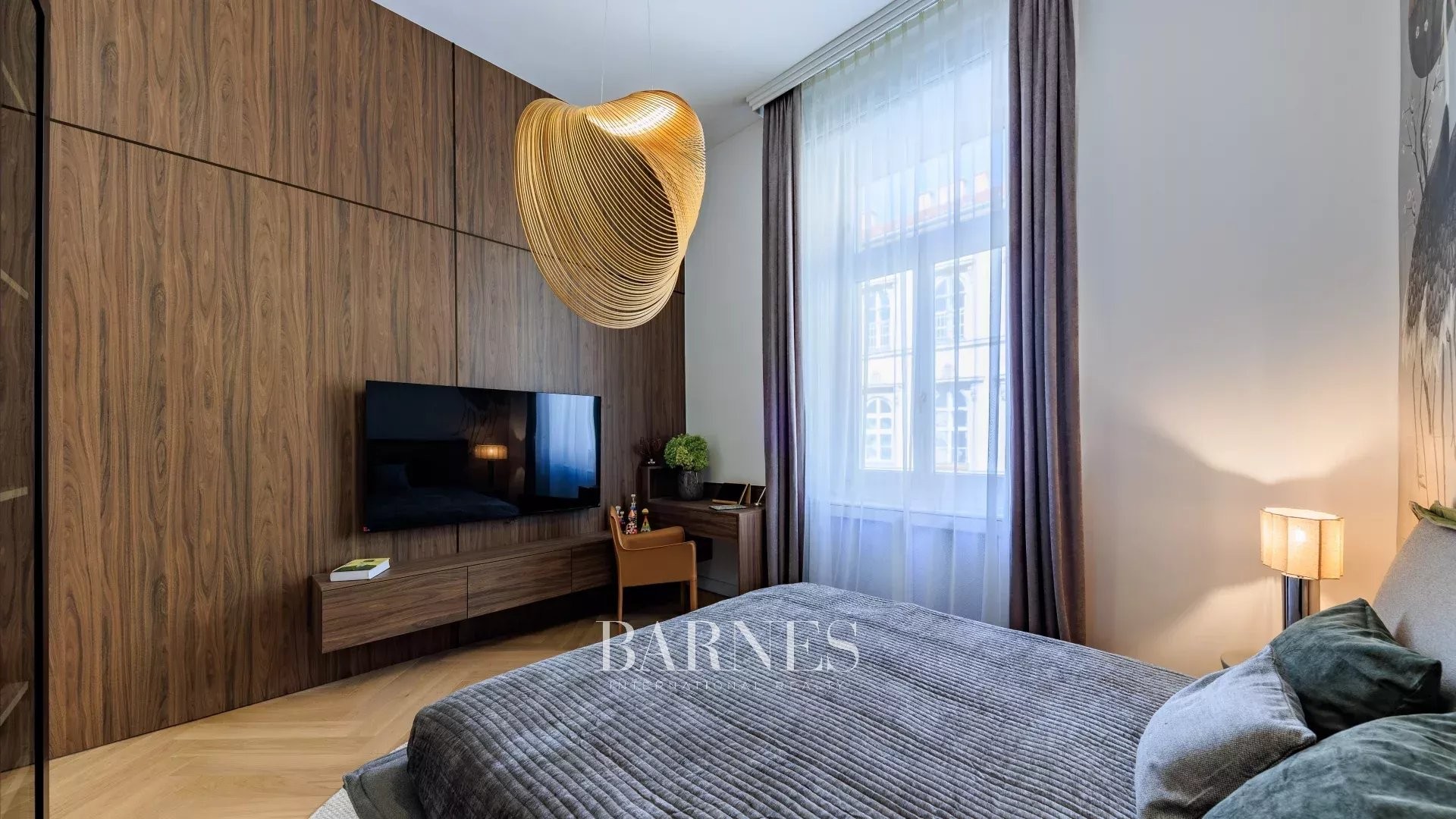 Exceptional Corner Apartment for Sale in the Heart of Budapest, District 5 - picture 20