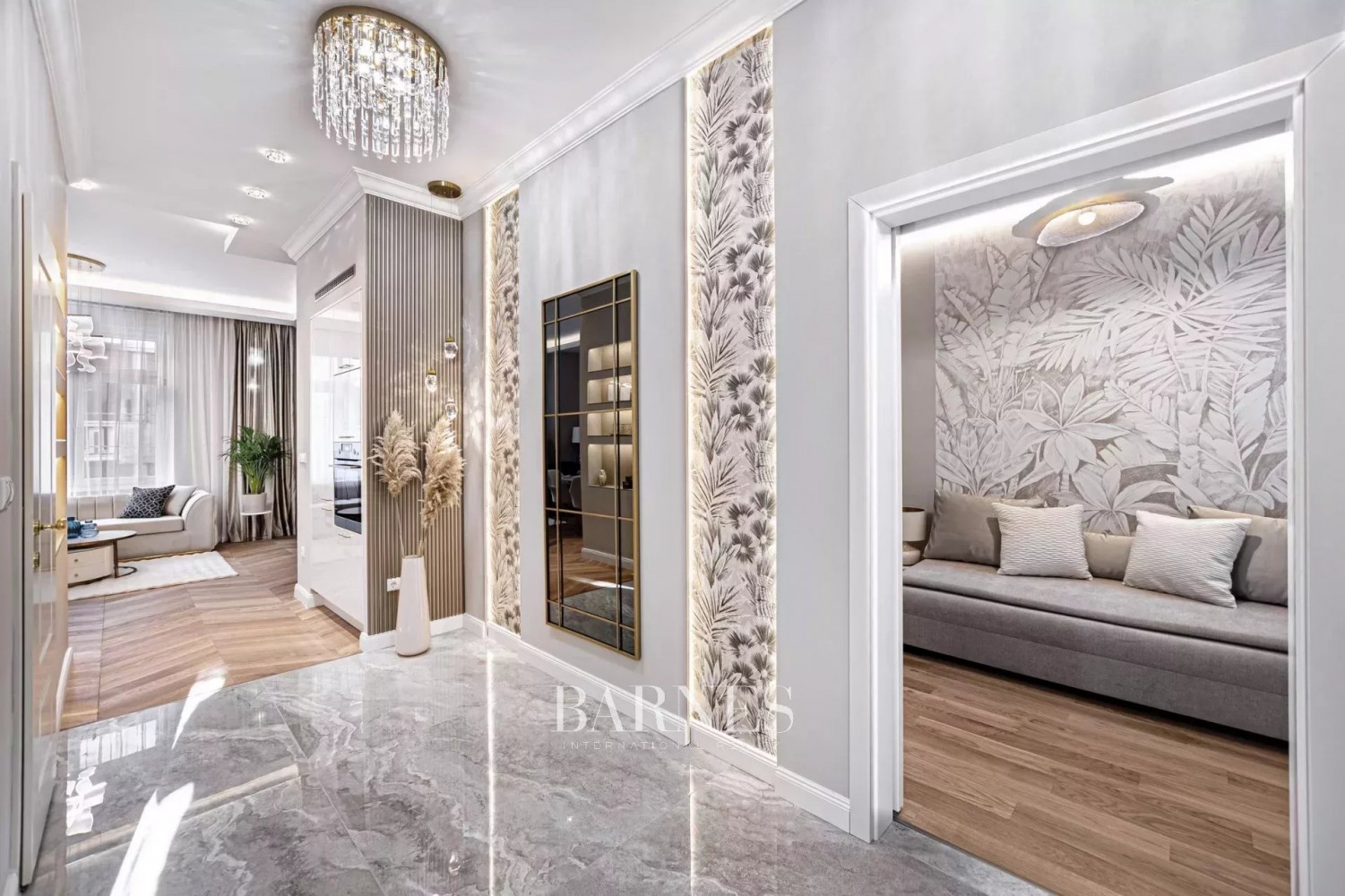 2 hálós, bútorozott designer lakás a Parlament közelében - picture 1