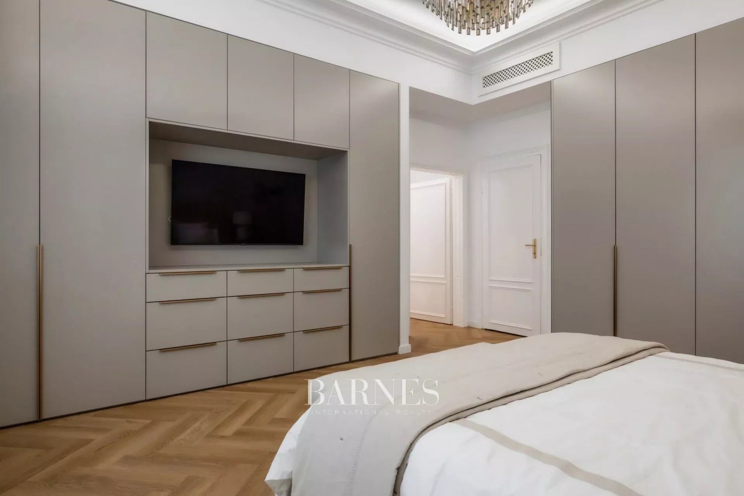 2 hálós bútorozott luxuslakás a Bazilika szomszédságában - picture 18