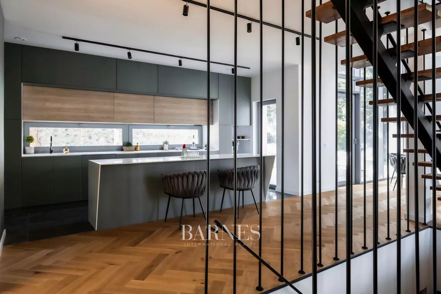 MODERN FAMILY HOUSE WITH SWIMMING POOL AND BEAUTIFUL PANORAMIC VIEW - picture 7