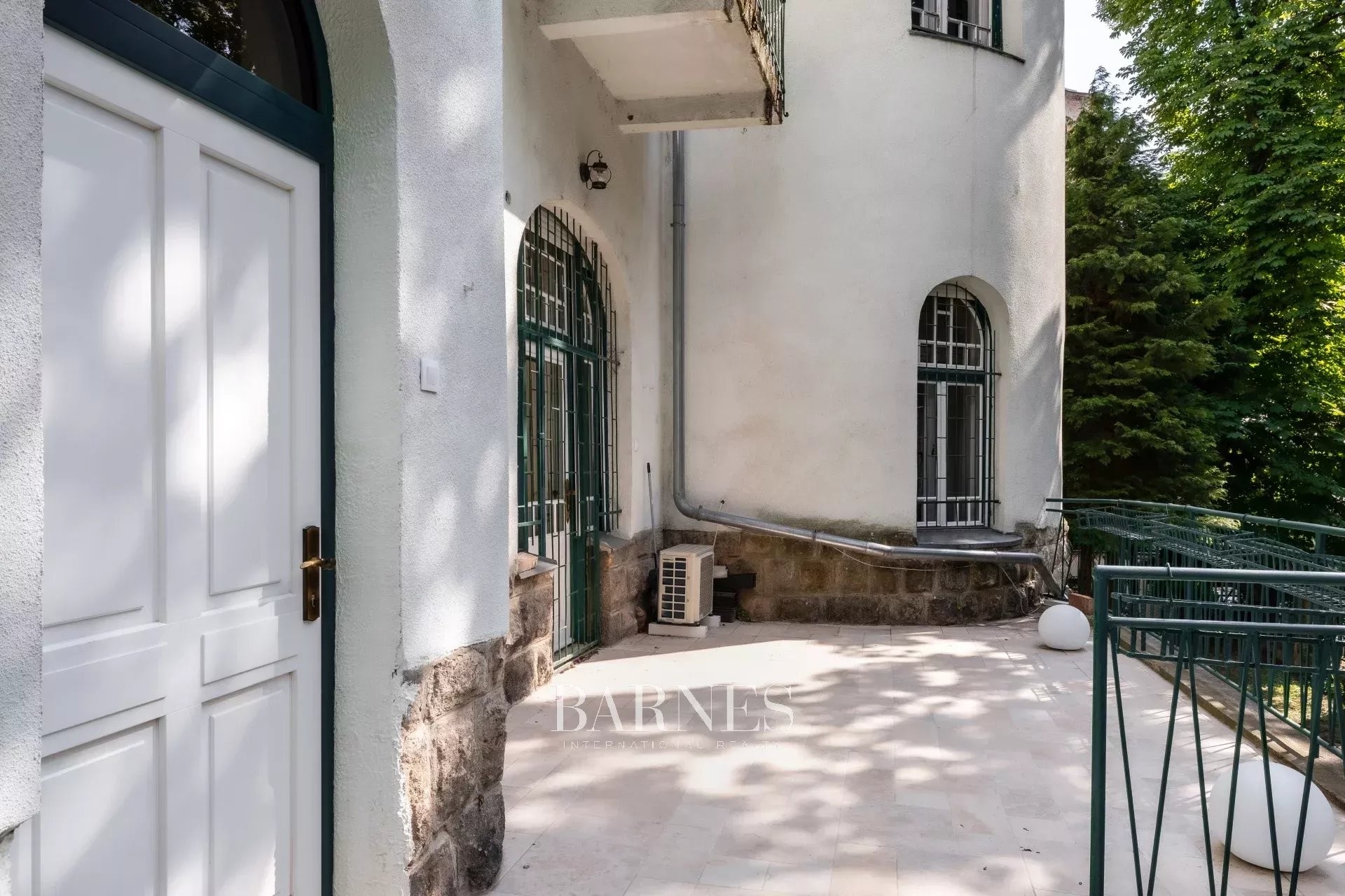 Terrace Apartment with 2 Bedrooms in a Villa Building Near Városmajor - picture 13