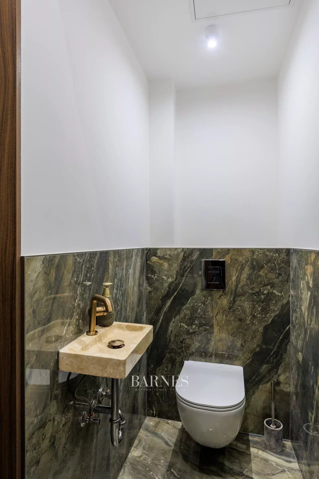 Exceptional Corner Apartment for Sale in the Heart of Budapest, District 5 - picture 25