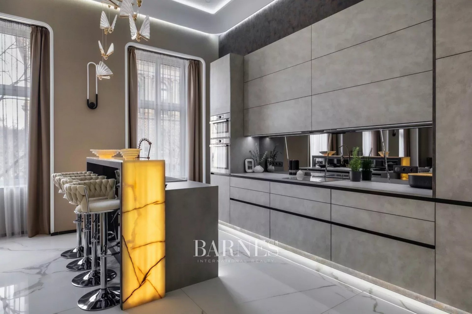 3 hálós, erkélyes saroklakás a Múzeum körúton - picture 4