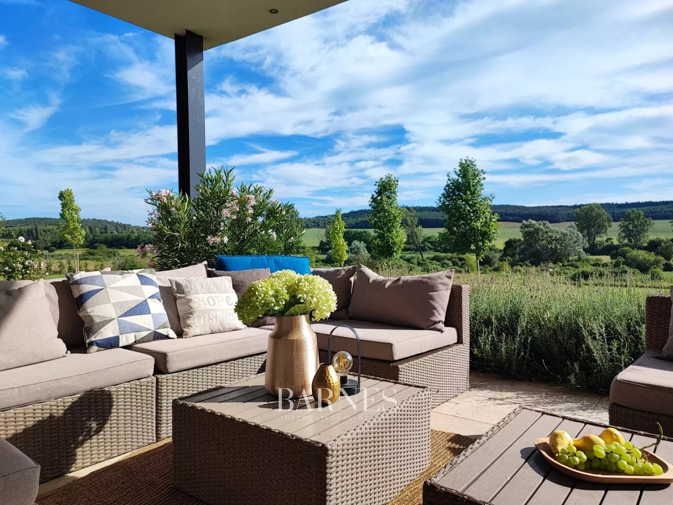 Magical Estate for Sale Embraced by Forest in Törökbálint - picture 15