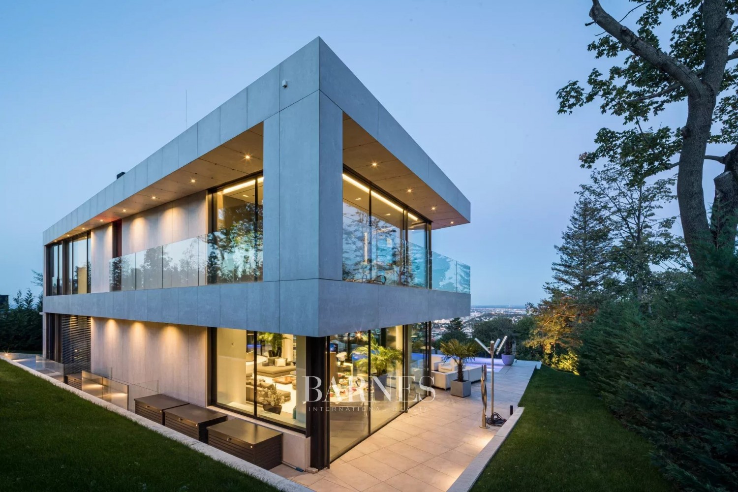 Stunning Villa on Márton Hill with Breathtaking Panoramic View - picture 19