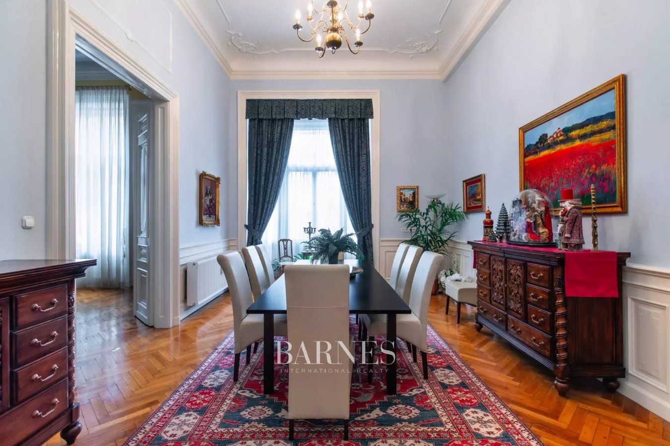 ​Beautifully restored 'true to age' bourgeois residence close to Andrássy Avenue - picture 9