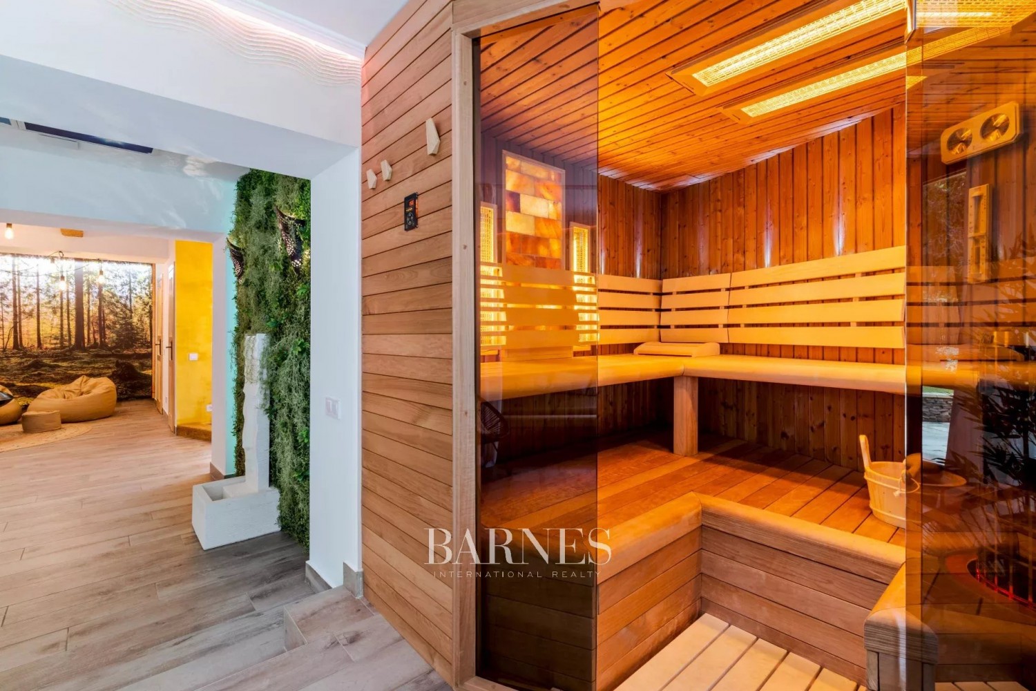 Separate villa-apartment with garden access, in ancient wooded environment - picture 16