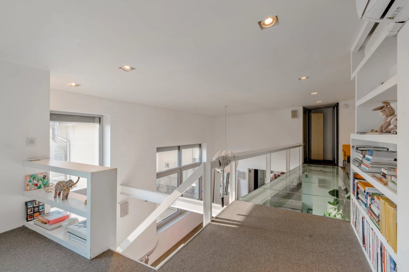 Downtown loft apartment with a panoramic roof terrace - picture 11