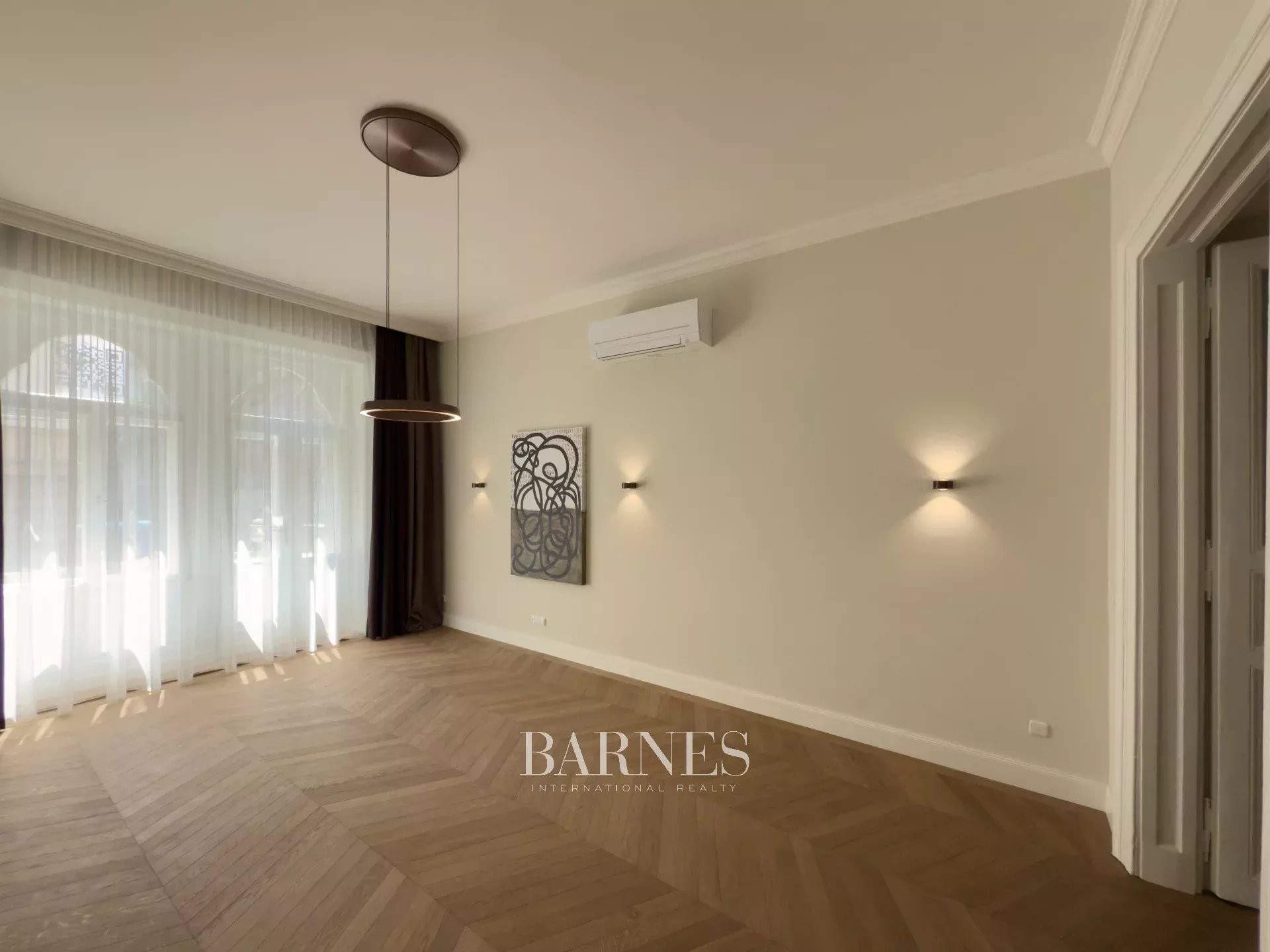 Prestigious apartment for rent near Andrássy Avenue and St. Stephen’s Basilica - picture 5