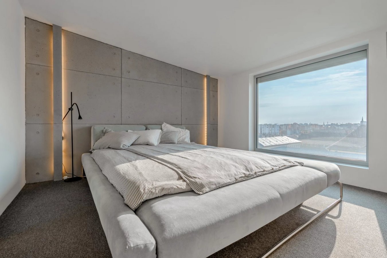 Downtown loft apartment with a panoramic roof terrace - picture 13