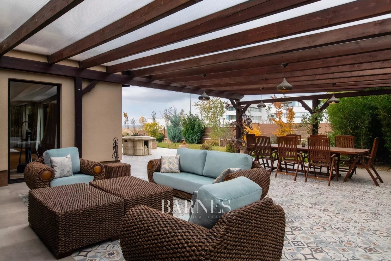 Resort-stílusú családi villa: a kikapcsolódás és a feltöltődés luxusszigete - picture 31