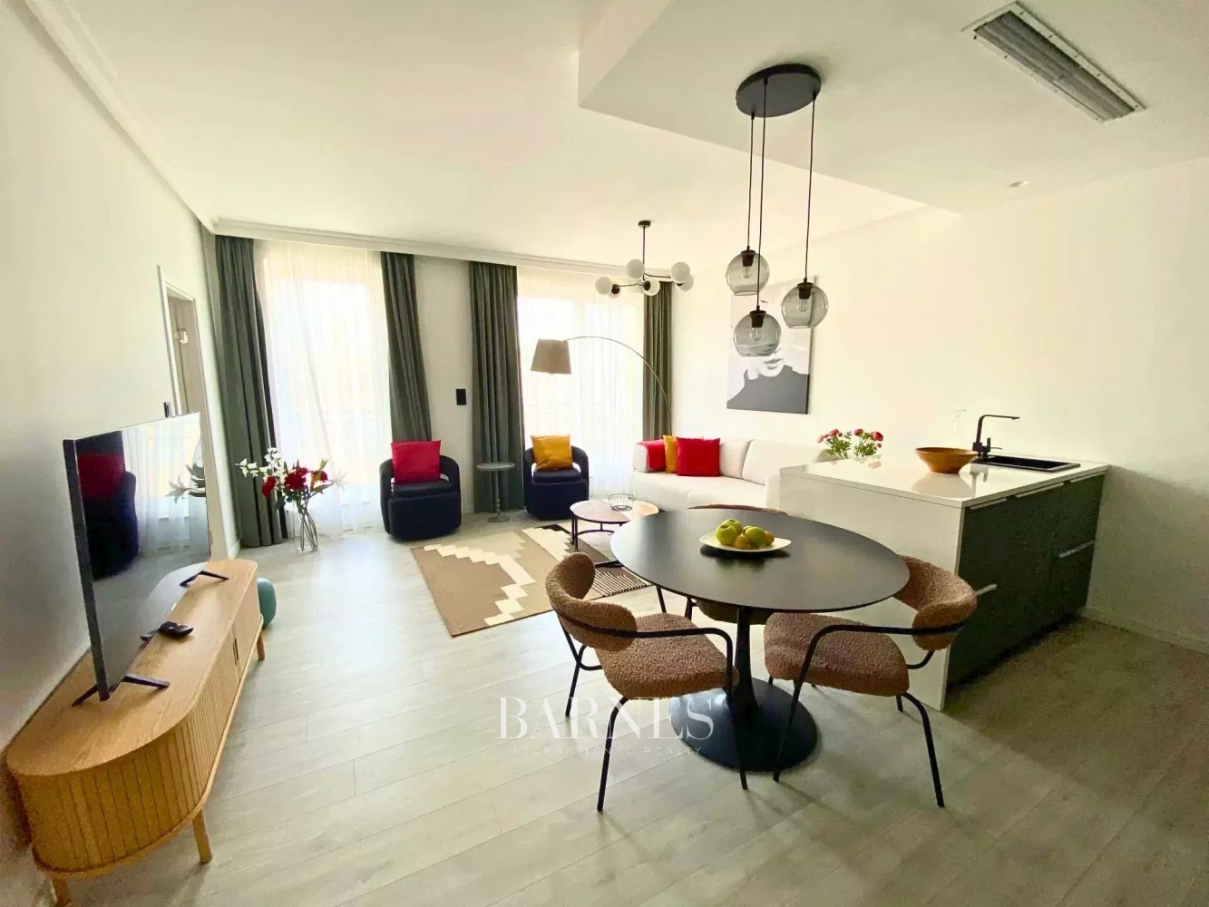 Kiadó két-hálós lakás a Liszt Ferenc tér közelében - picture 1