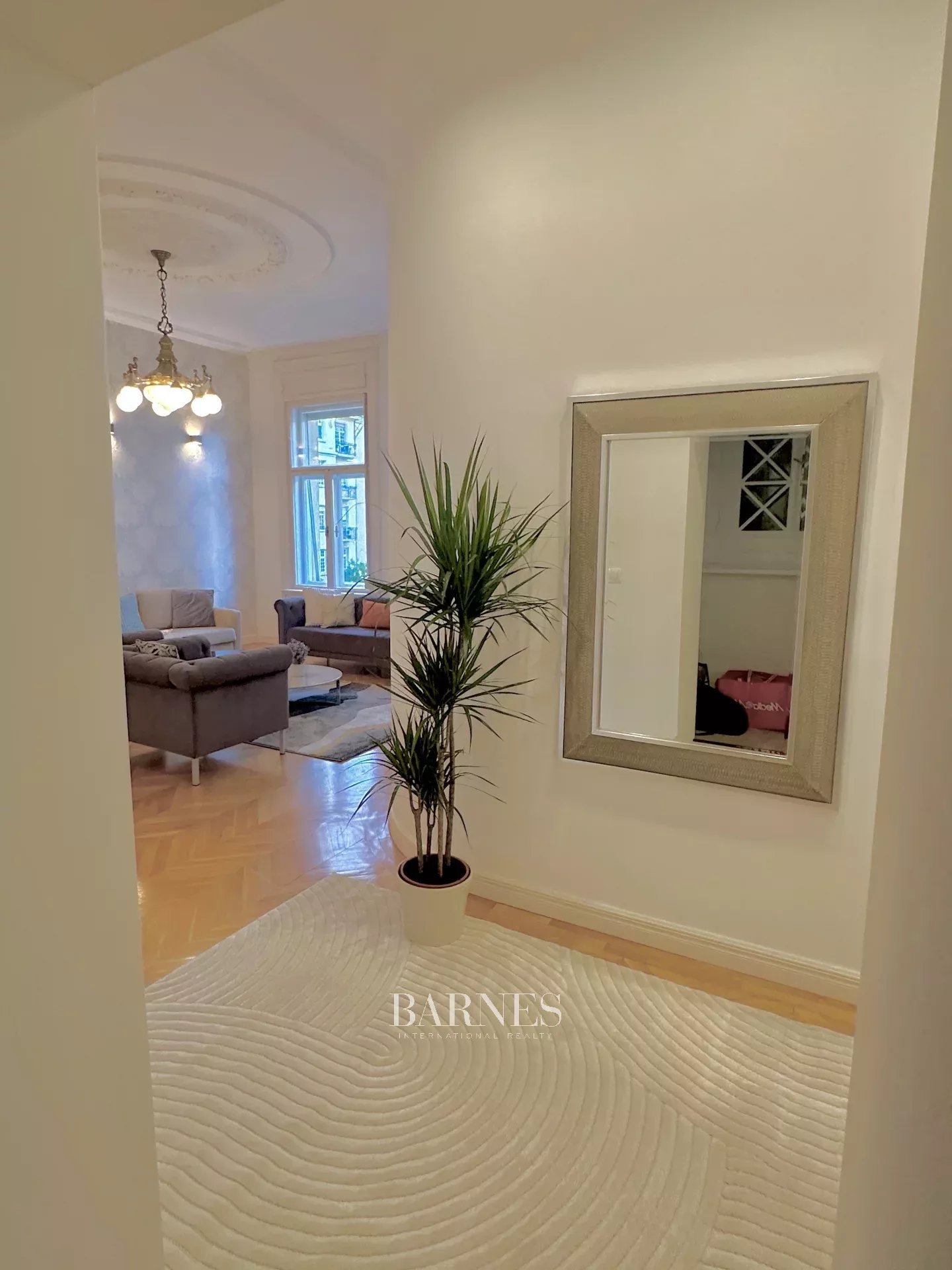 Kiadó 2 hálószobás, külön konyhás, elegáns lakás a Parlamentnél! - picture 6