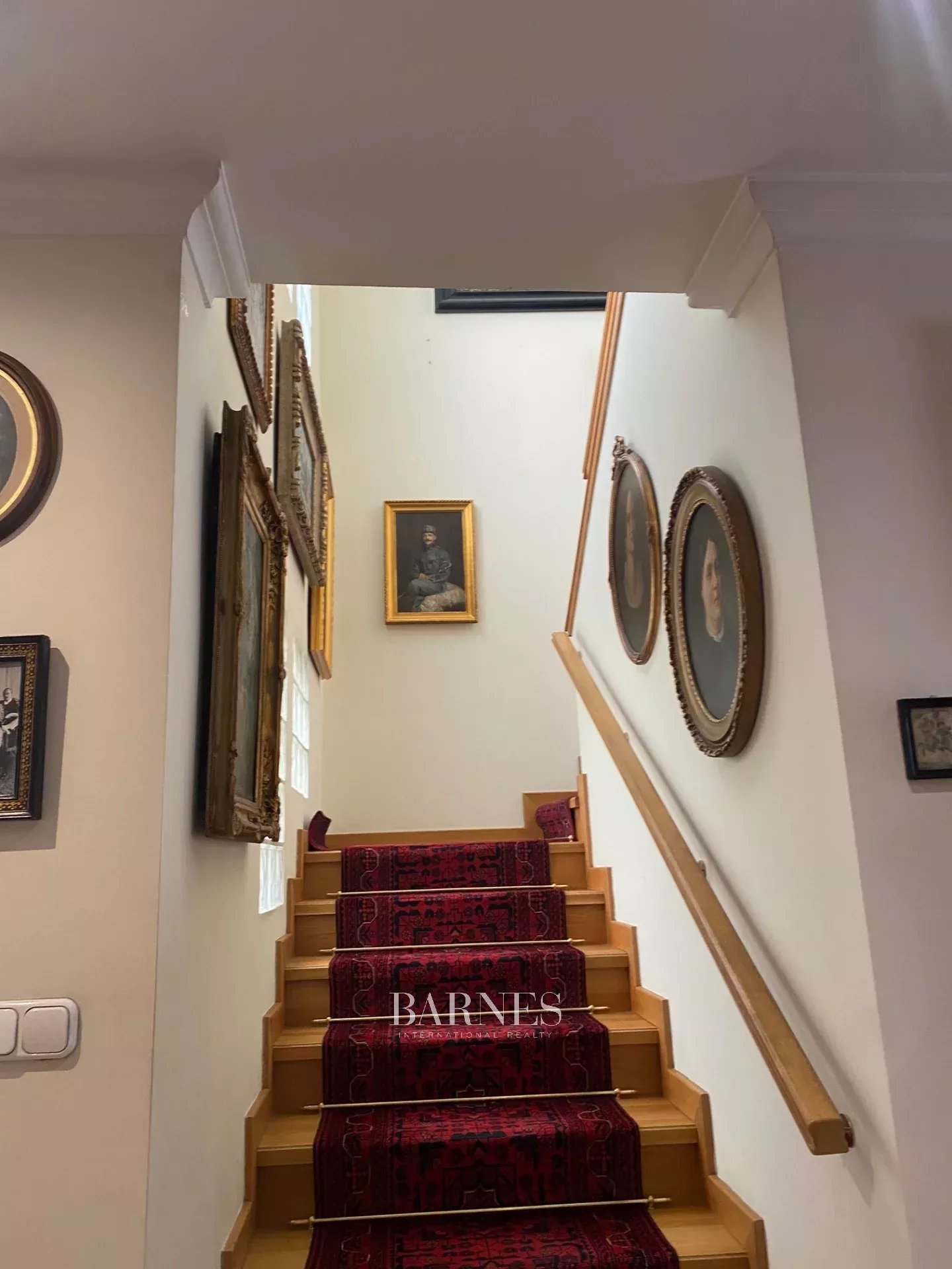 High class apartment with balcony with the Opera House close by - picture 4