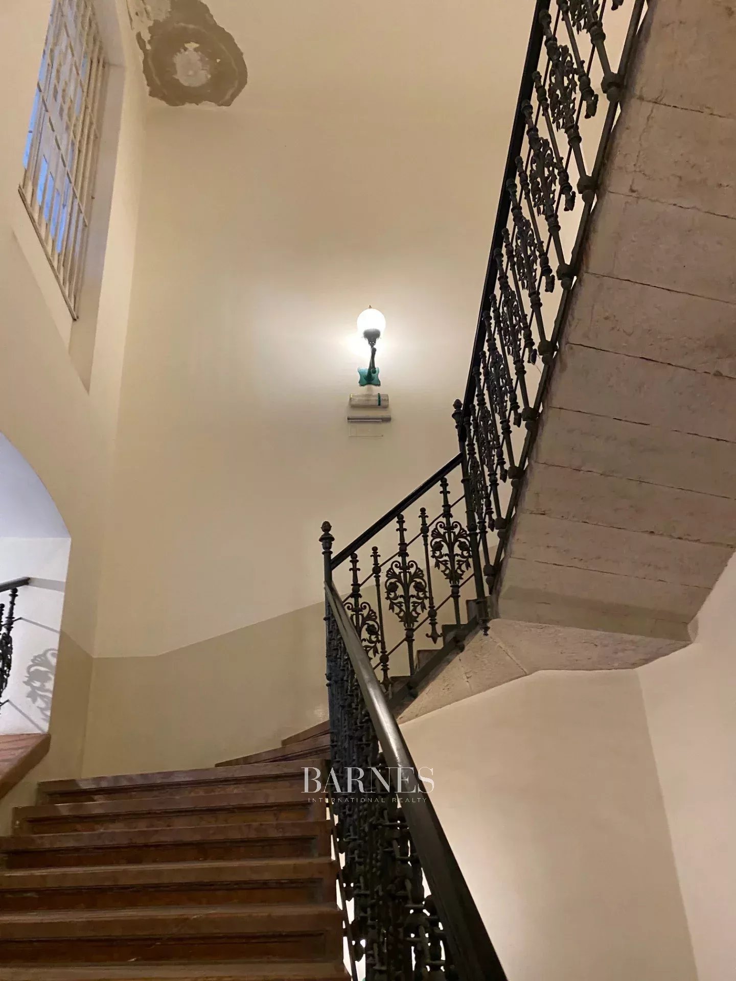 High-class apartment for renovation at Kodály körönd - picture 3