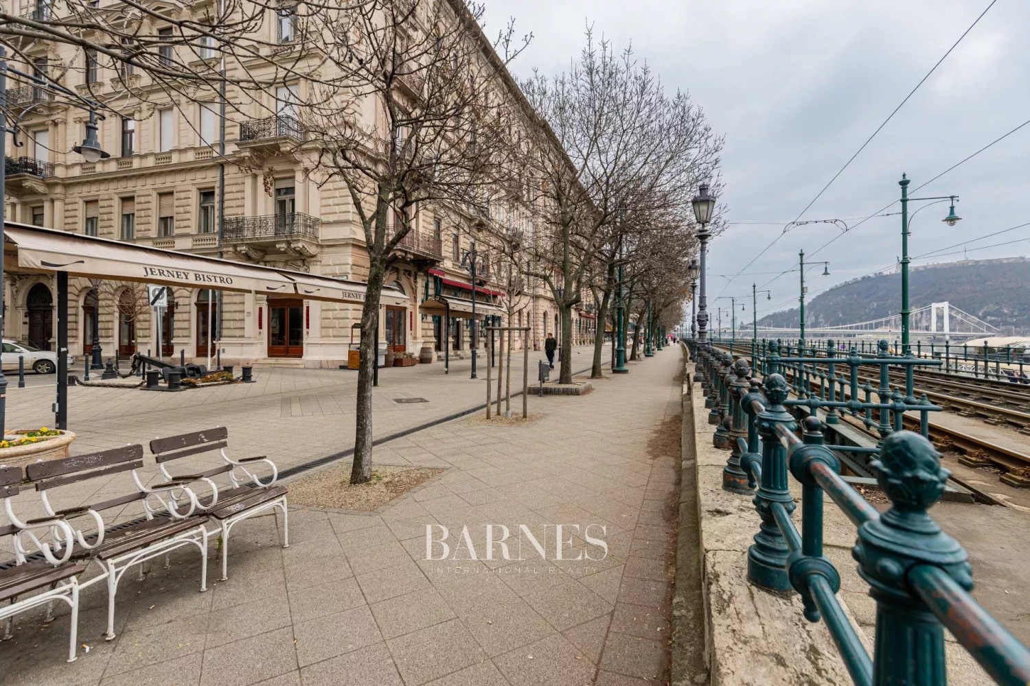 Dunai  panorámás, bútorozott luxuslakás a folyóparton - picture 12