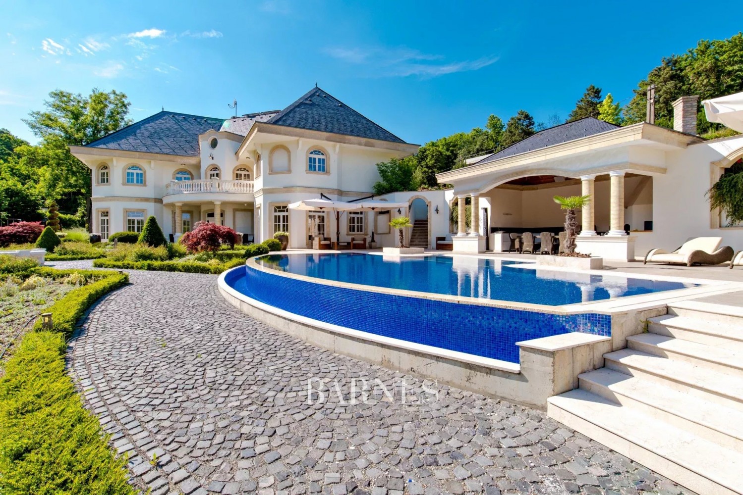 American Style Family Villa - picture 2