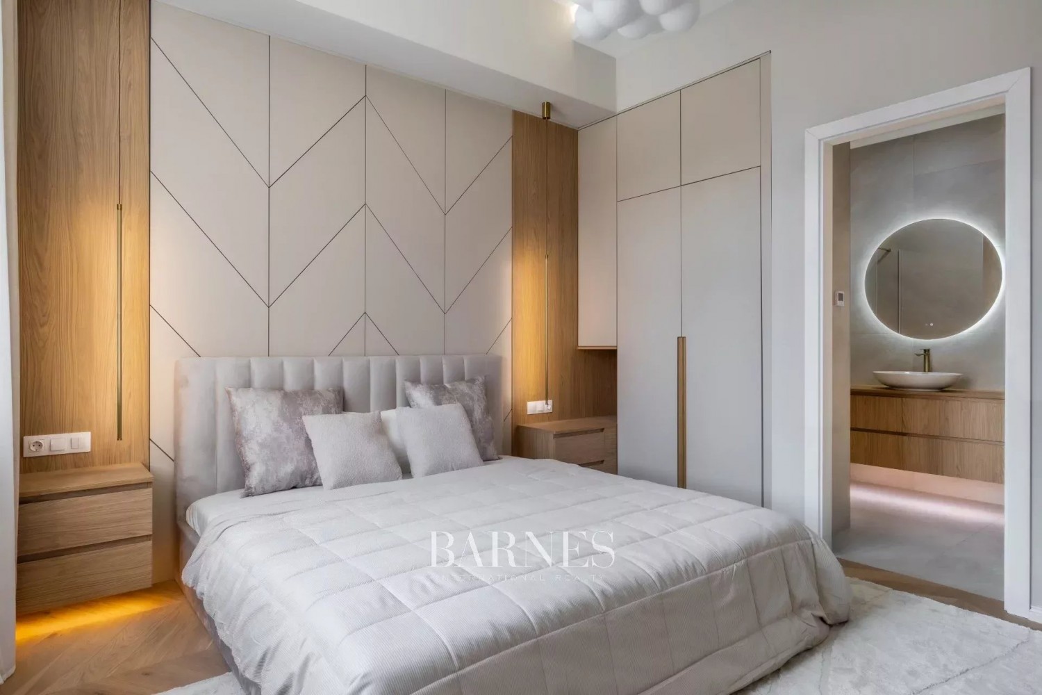 Lenyűgöző, modern lakás kilátással a Szervita térre - picture 17