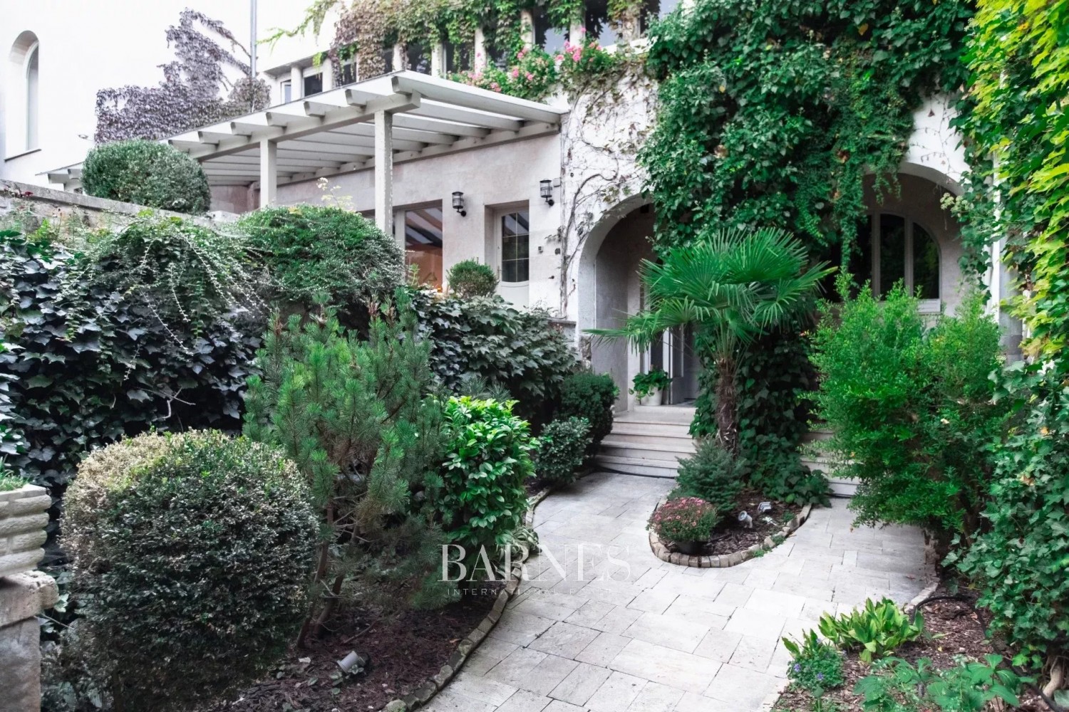 Bútorozott luxuslakás, Bauhaus Villában - picture 18