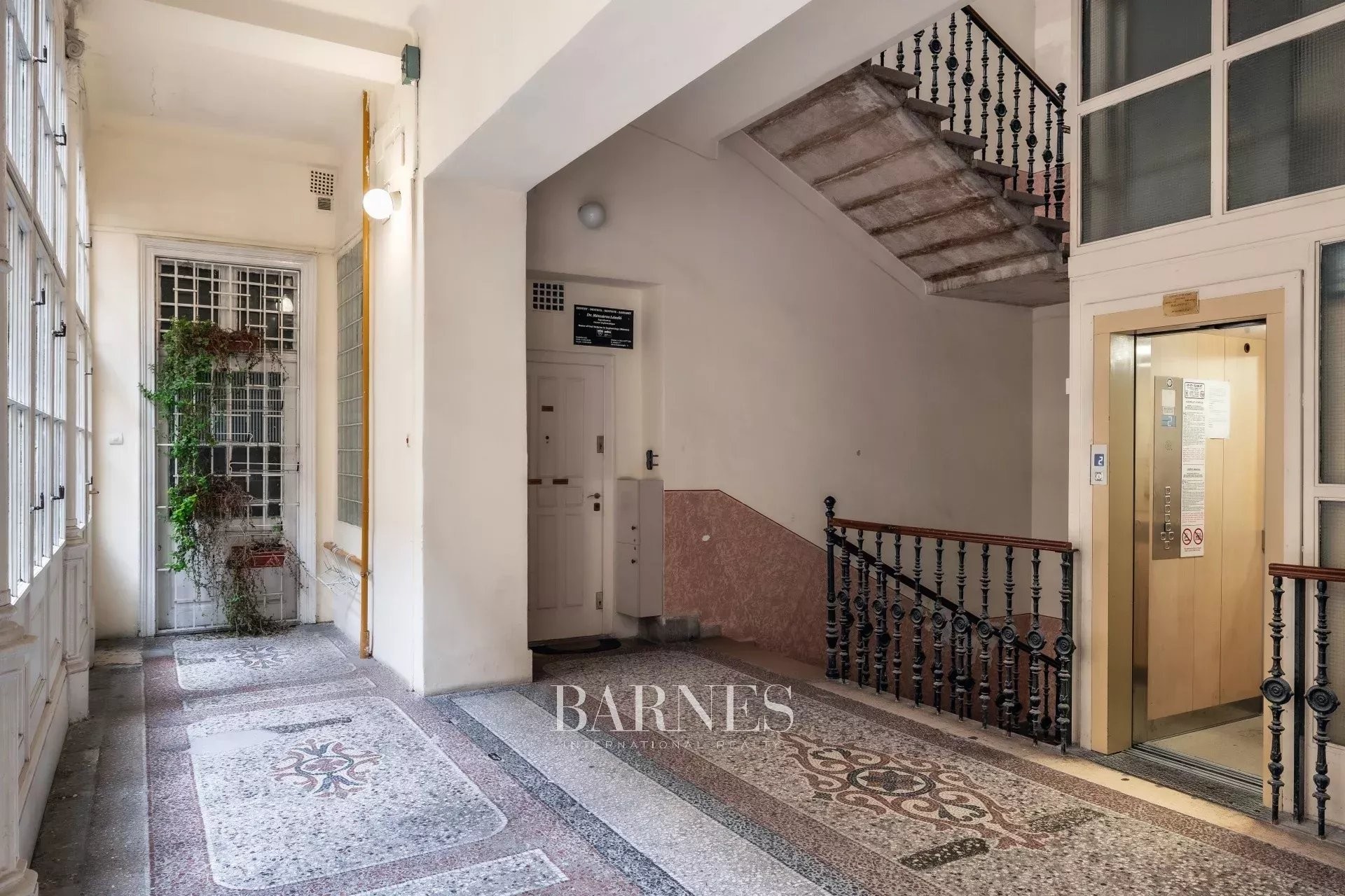 EXCLUSIVE LUXURY APARTMENT ON VÁCI STREET – PREMIUM QUALITY, TIMELESS ELEGANCE - picture 20