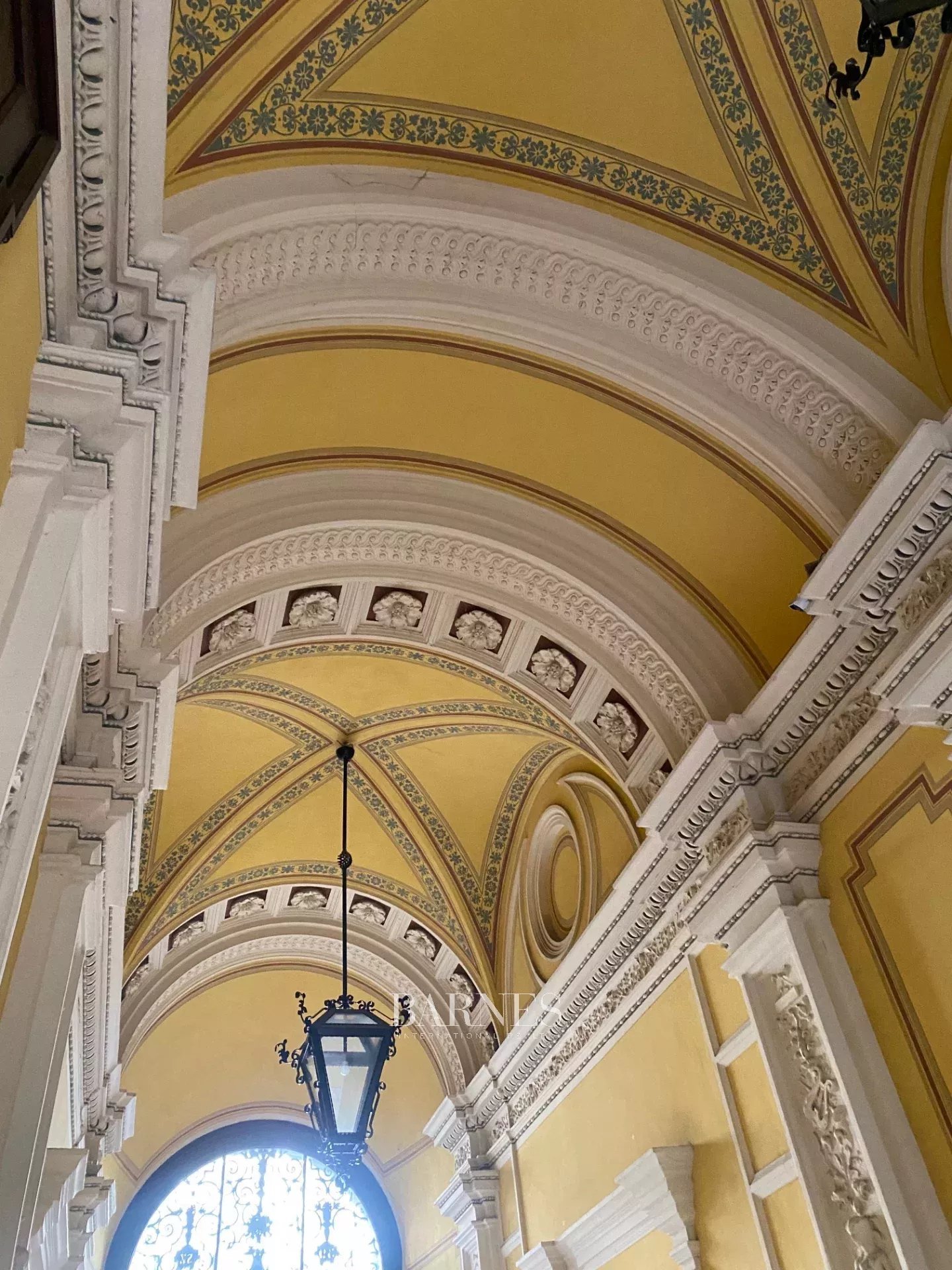 High class apartment with balcony with the Opera House close by - picture 5