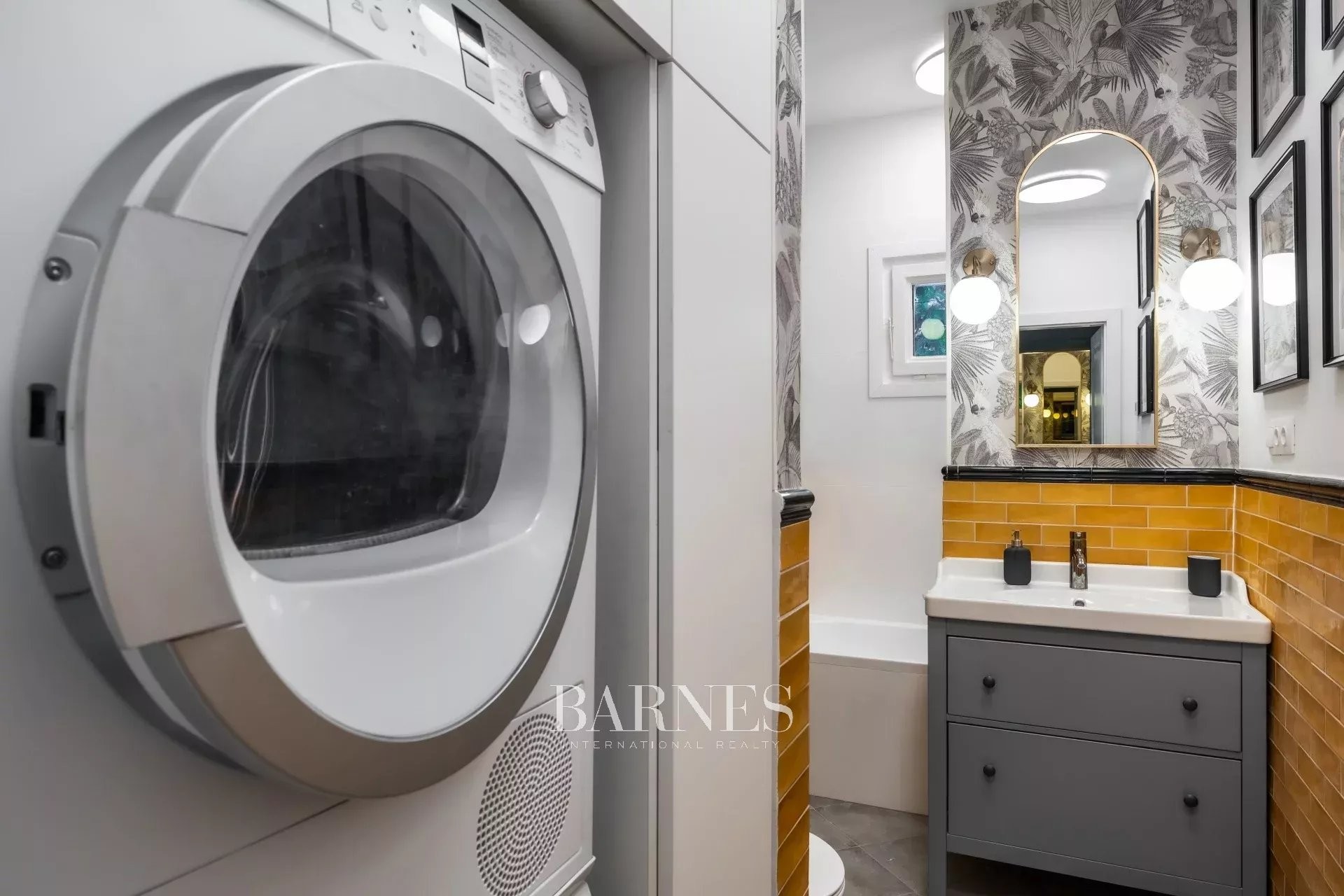 Terrace Apartment with 2 Bedrooms in a Villa Building Near Városmajor - picture 12